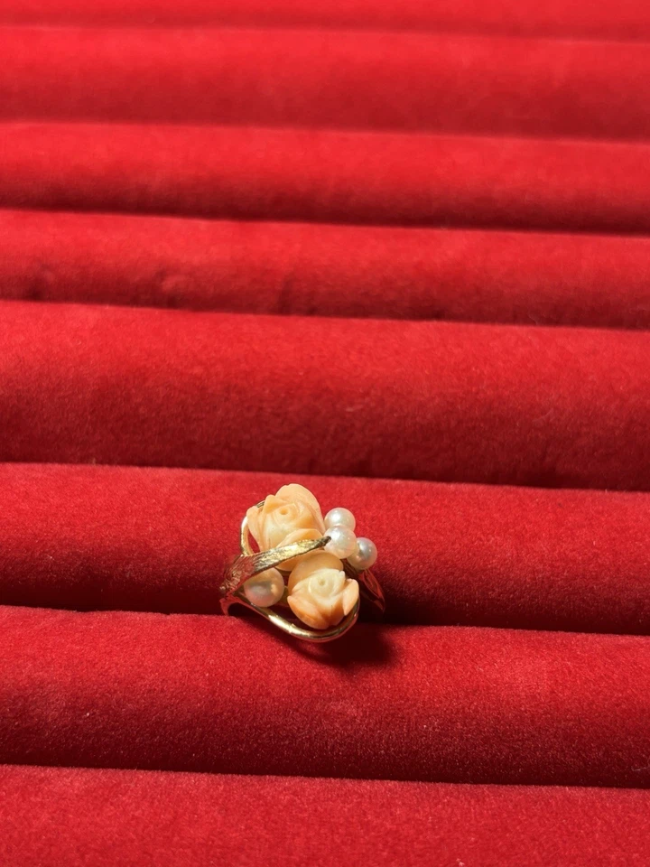 Anillo de oro amarillo de 14K para mujer, rosas de coral rosa talladas a mano 🌹 y perlas, talla 6,5 Foto 3 de 4