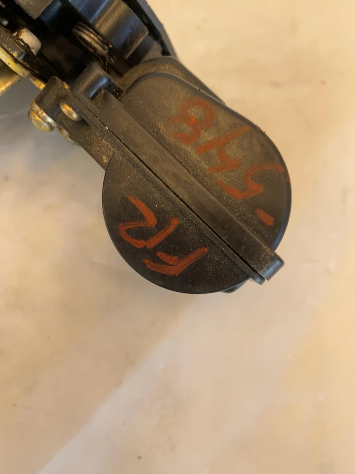 Actuador de bloqueo de pestillo de puerta delantera Mazda Protege5 1999-2003 hatchback derecho OEM Foto 3 de 4