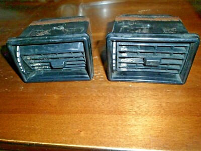 1988 Rolls Royce Silver Spur - Center Console A/C Vent Pair