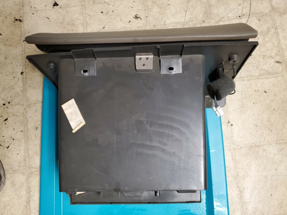 GUANTERA CADILLAC DEVILLE 2000 2001 2002 2003 2004 2005 Foto 4 de 4