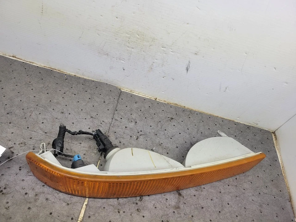 Luz de estacionamiento/esquina para pasajeros debajo de los faros se adapta a furgoneta Express 2500 03-23 1685396 Foto 3 de 4