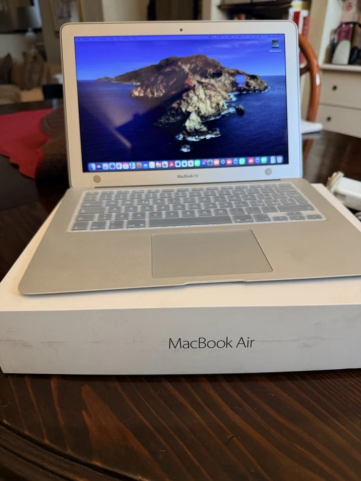 Apple MacBook Air 13" 2017 · i7 · 8GB · 128GB, foto 1 di 5