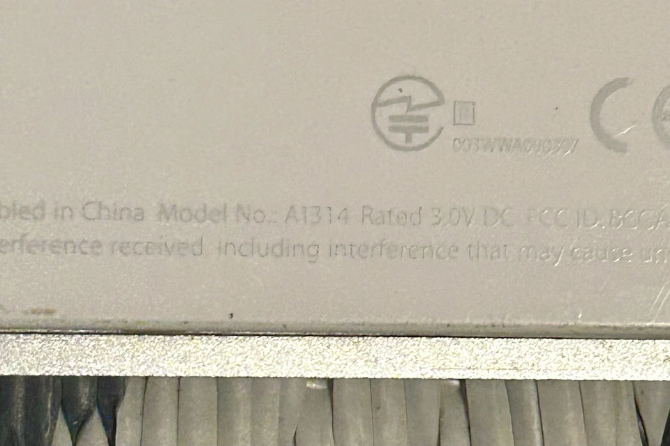 Apple Magic Keyboard A1314 | QWERTY | Bluetooth | White | Wireless | Good - Image 3 of 3