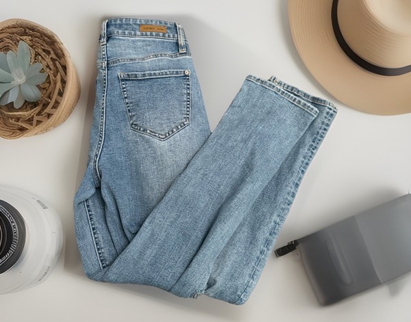 Jeanswest Mid Blue Distressed High Waisted Tapered Crop Jeans-Cute-Comfy-Size 8