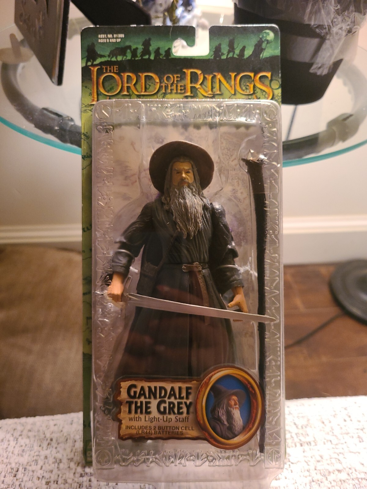 Gandalf the Grey Light-Up Staff Lord of the Rings Toy Biz Action Figure 2003