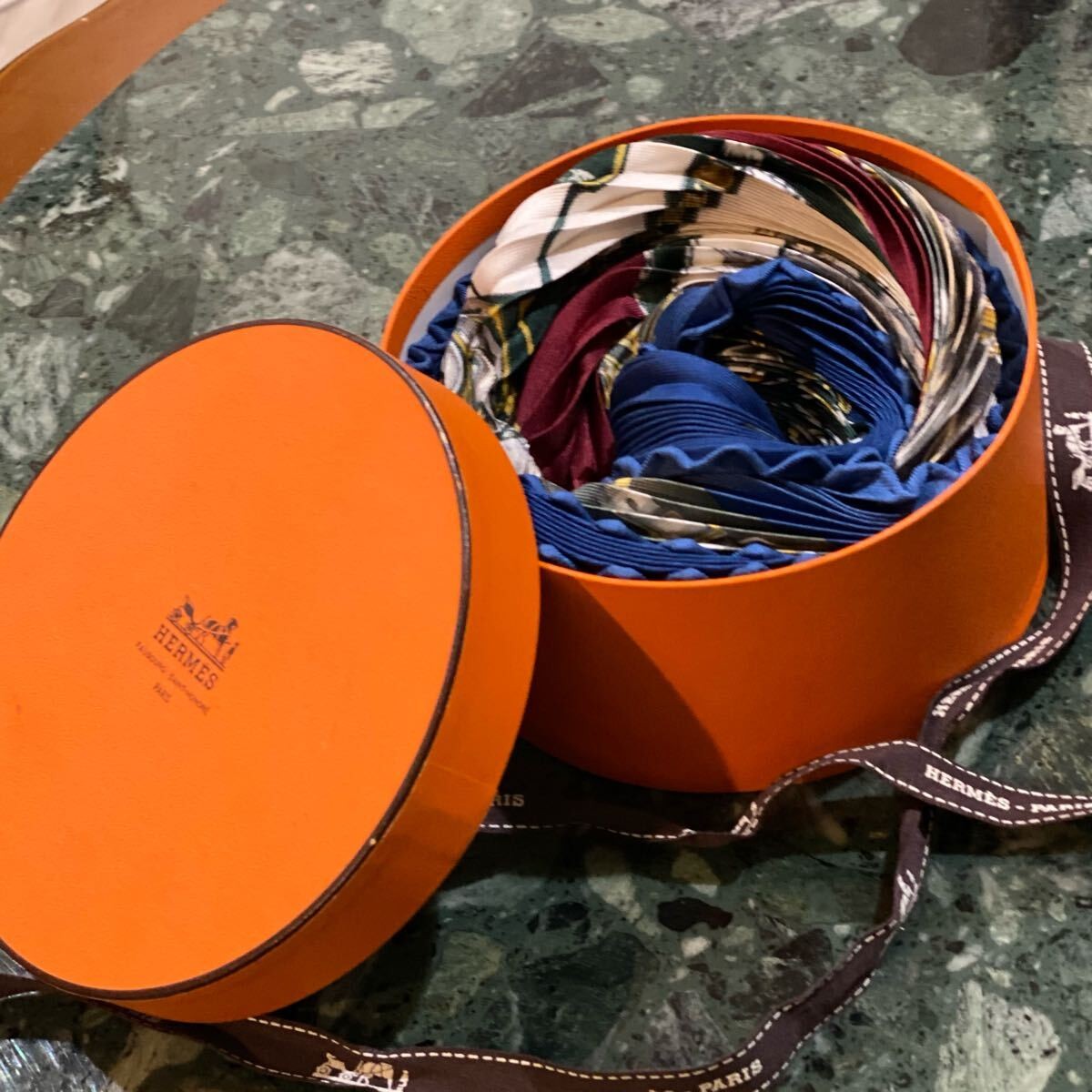 HERMES 100% Silk Pleated Scarf CHEVAUX DE TRAIT Draft Horse Carré Précis