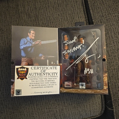 Ash vs Evil Dead Signed  Action Figure, Monster-Mania Con Authenticated  COA