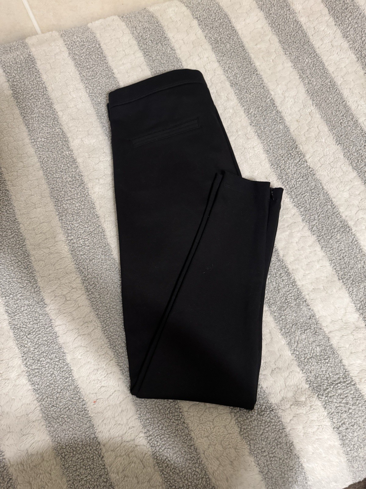 Gap Medium Solid Black Skinny Leg Ponte Pants w/Z… - image 2