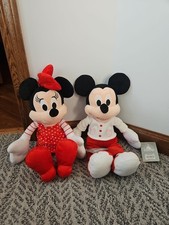 2019 Valentines Day Mickey and Minnie Plush Collection Disney Parks