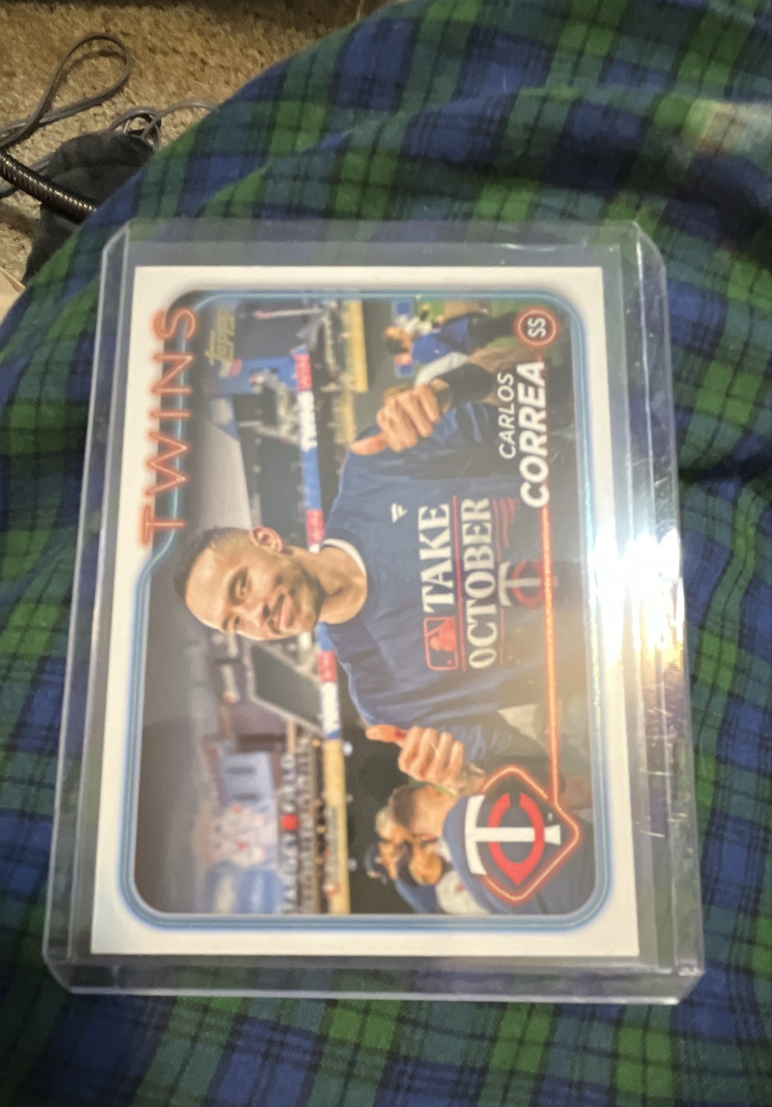 2024 Topps Series 2 - Carlos Correa #400 Golden Mirror Image Variation