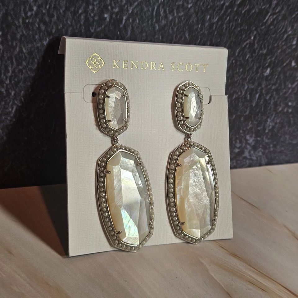 Pendientes Kendra Scott Plata Perla Cuentas Elle Distintivos NUEVO Con Etiquetas Foto 4 de 4