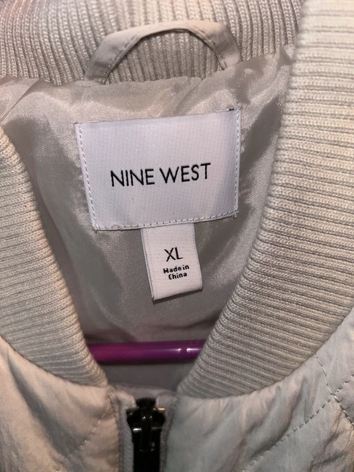 Chaqueta Acolchada Nine West Talla XL Color Crema Cremallera Completa Foto 2 de 3