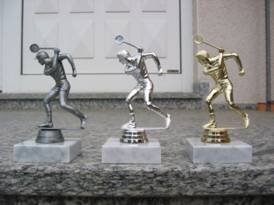 PP1379 Squash Herren Figur 3er Serie Trophäe inkl Gravur Pokal Badminton