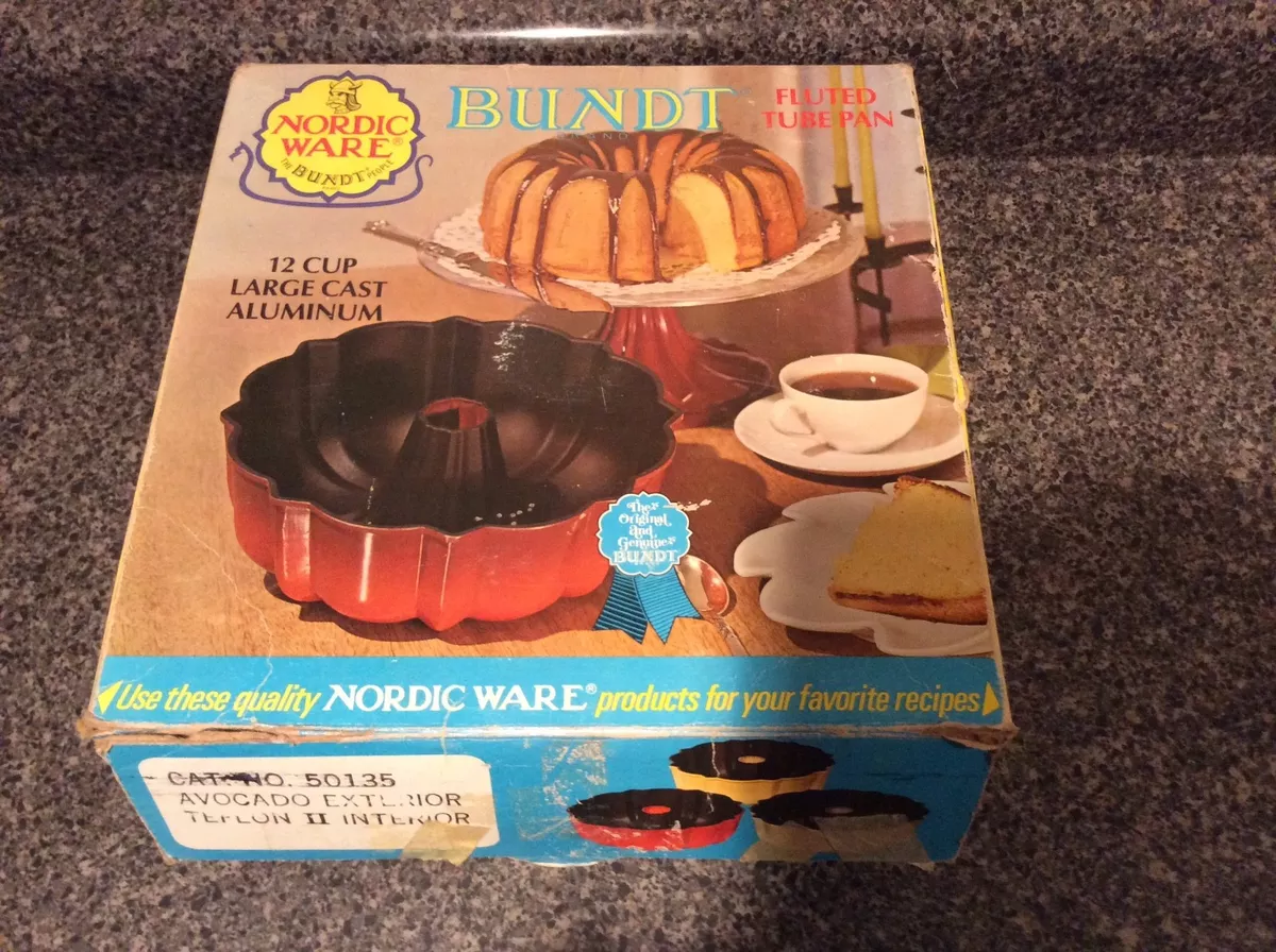 Nordic Ware Vintage Star Bundt Pan, cocoa/metal