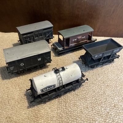 Gruppe von Mainline und Bachmann Rollmaterial - Guard Van St Ivel Tank Eisenerz +