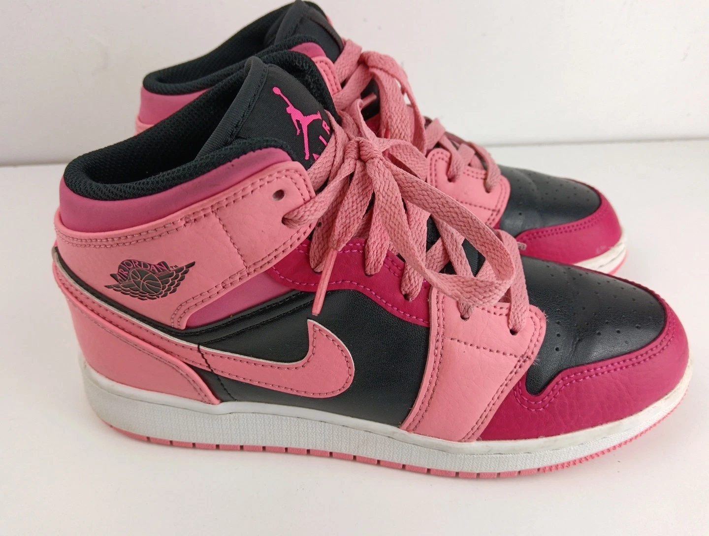 Scarpe da basket Nike Air Jordan 1 Mid per ragazze taglia 6 anni UK 5 5 rosa nero bianco
