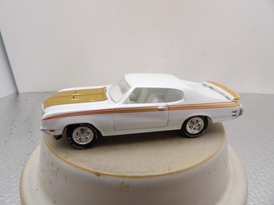WHITE LIGHTNING 1970 BUICK GSX    2006 JOHNNY LIGHTNING MUSCLE CARS U.S.A.  1:64