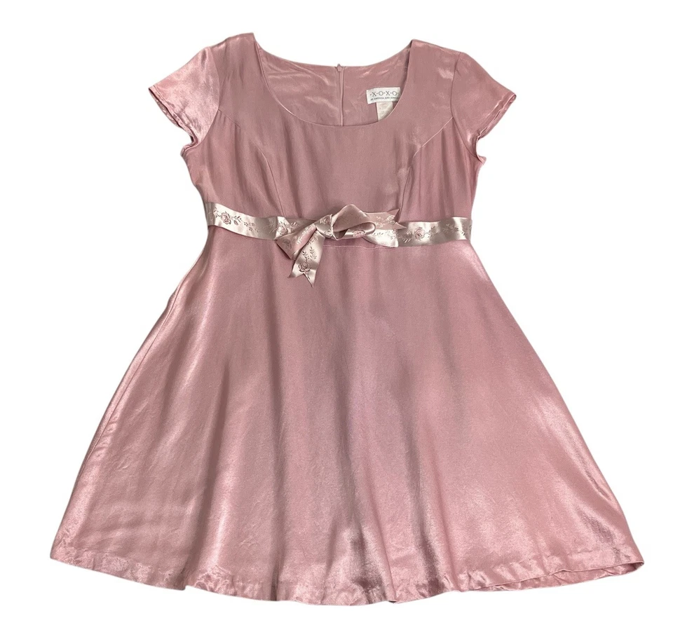 Mini Vestido Vintage Y2K XOXO 5 Rosa Iridiscente Brillo Floral Satén Corbata Coqueta Foto 2 de 4