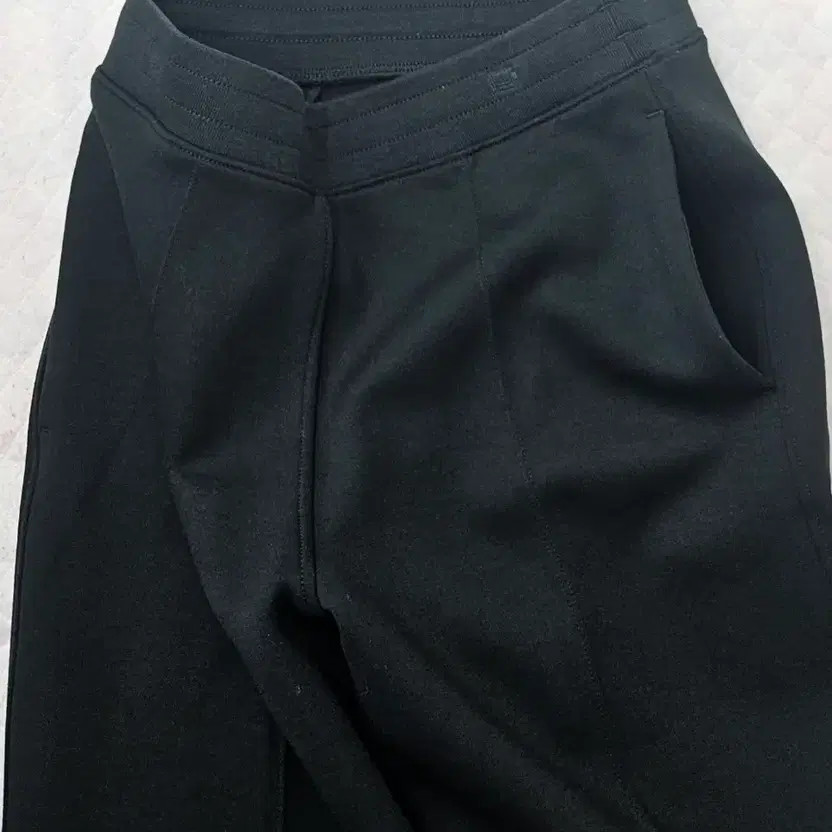UNIQLO Wide Fit Black Training Pants, Size S thumbnail 3