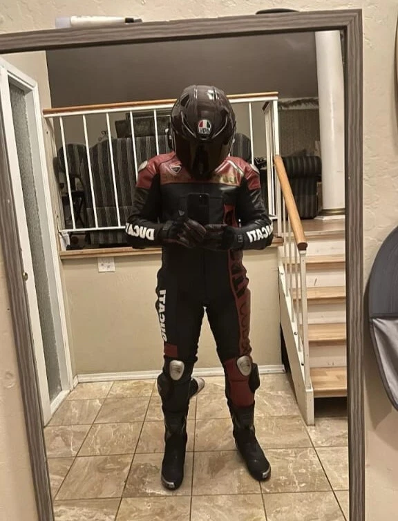 Ducati Corse New 1 & 2 Piece Motorbike Racing Motorcycle Cowhide Leather Suit - Image 3 of 4