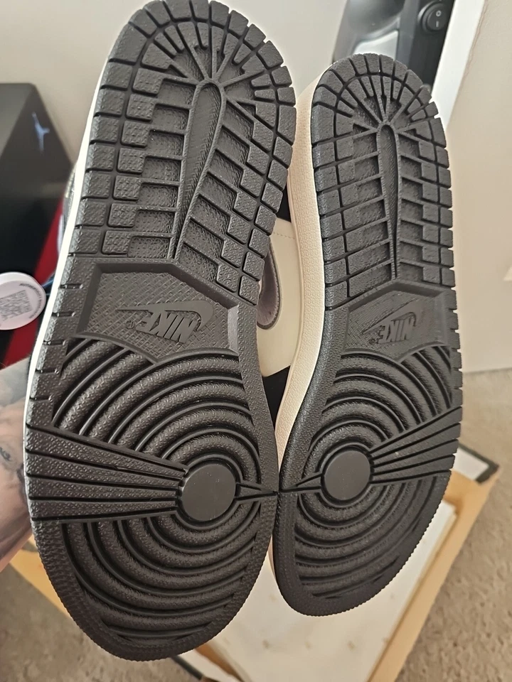 8.5 Hombres Jordan 1 Mid SE Satén/Cuero Gris Humo Dedos 852542-011 Nuevo En Caja Foto 4 de 4