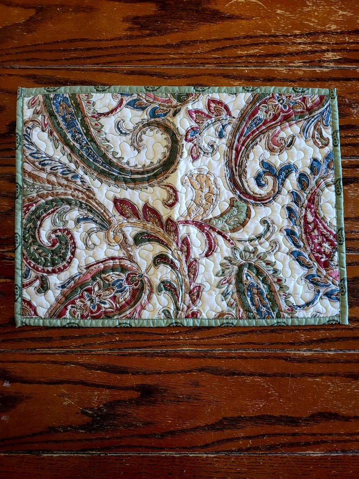 4 Vintage Paisley Placemats.  Linen Blend. Green, Beige, Blue. 18"x14.  - Image 3 of 4