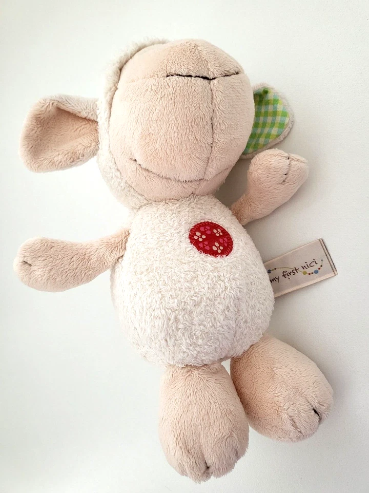 Juguete de peluche para bebé My First NICI cordero oveja 9" verde crema oreja y pie rojo círculo tum Foto 3 de 4