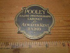 Vintage metalowa metka - Szafka fonograficzna radia Pooley do radia Atwater Kent