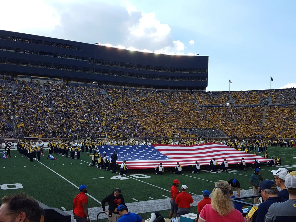 Boletos de fútbol americano Michigan Wolverines vs Ohio State (3) ¡línea de 30 yardas quinta fila! Foto 3 de 4