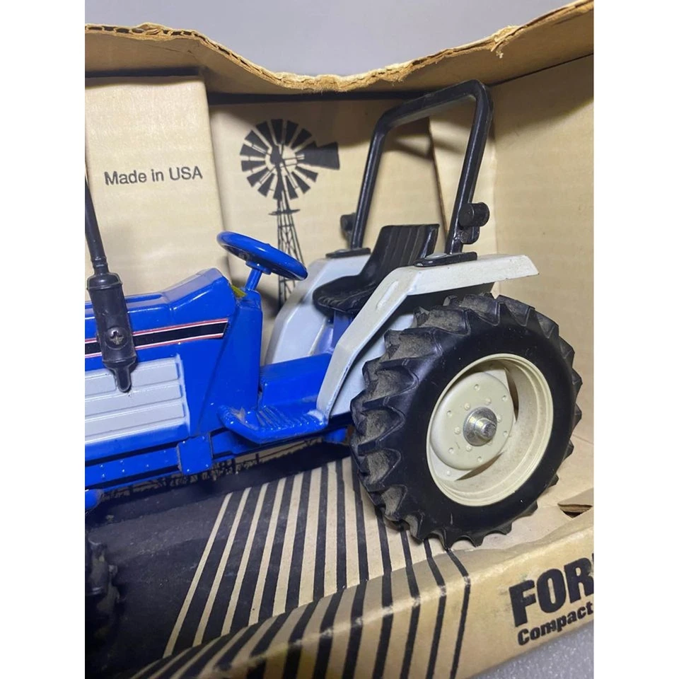 Vintage Scale Models Ford 1920 Compact Tractor, Diecast 1/16 USA - Image 4 of 4