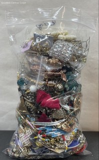 1lb.15.5oz Assorted Multicolor Fashion Earrings Grab Bag