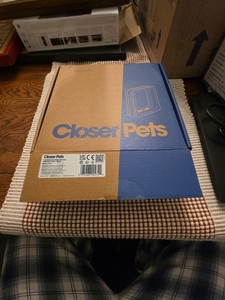 Closer Pets Lockable Cat Flap with Door Liner - White Model 234W