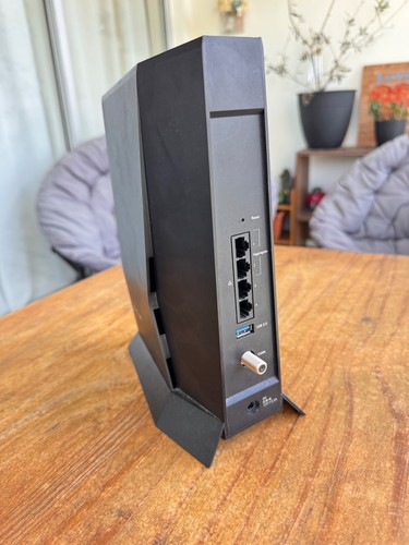 NETGEAR Nighthawk Modem Router Combo (CAX30) DOCSIS 3.1 Modem & WiFi 6 Router - Picture 3 of 5