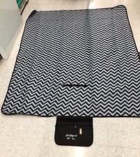 waterproof outdoor pocketed blanket: picnic - concert - beach or snow
