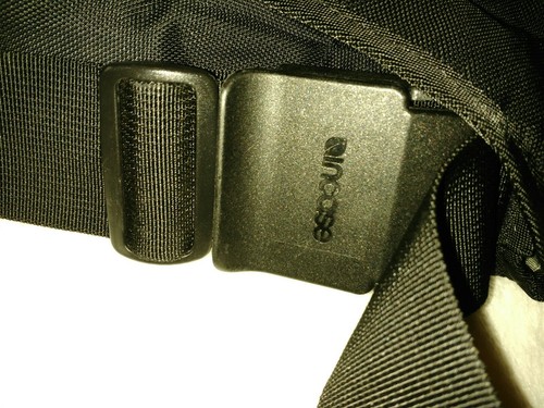 Incase Black Lap Top Bag Made With Polyethylene Foam And Vinyl - 第 7/7 張圖片