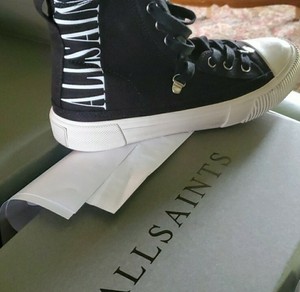 converse high top tennis shoes