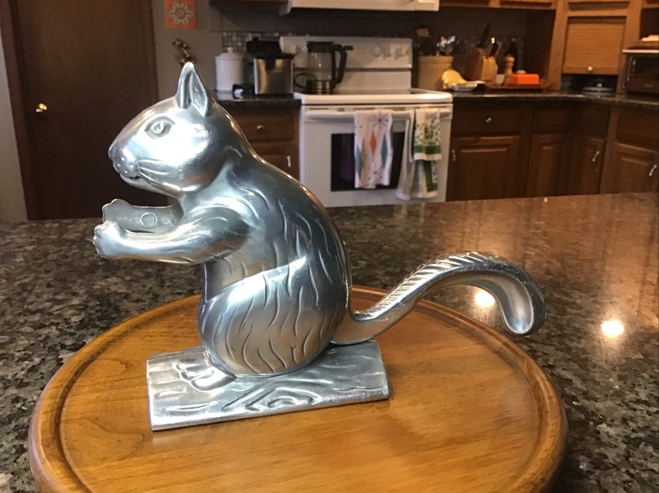 "ARDILLA CASCANUECES NORPRO VINTAGE EN UN TRONCO ALUMINIO FUNDIDO METAL 9"" GRAN DECORACIÓN" Foto 3 de 4