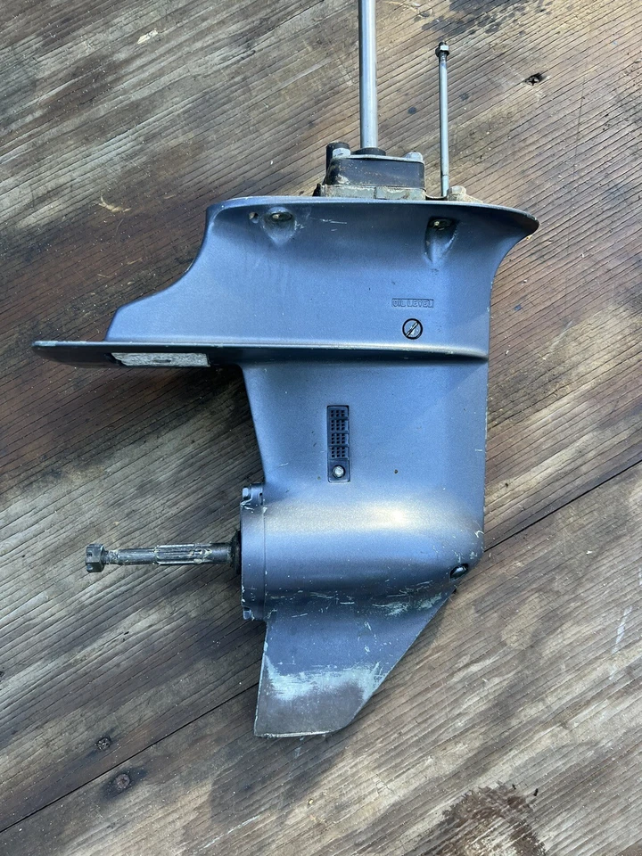 Unidad inferior Yamaha 15 HP 9.9 L 20" PN 66M-45300-10-4D se adapta a caja de cambios F15 F9.9 Foto 2 de 4