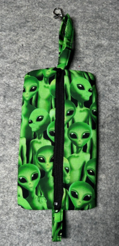 Cell Phone Zipper handmade case pouch bag with clasp Green Alien's - Afbeelding 1 van 4