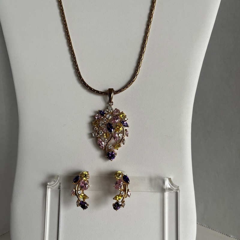 VTG Multi-Color Crystal Pendant Necklace & Matching Clip Earrings - Gorgeous!