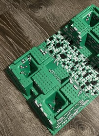 Lego 10176 Green Castle Baseplate Raised 32 x 48 Corner Pits Rock Path