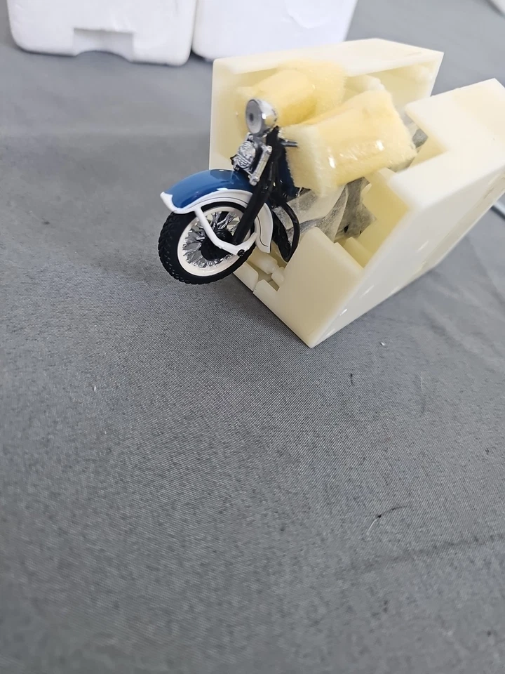 Franklin Mint 1936 Harley Davidson El Knucklehead Motorcycle B11WC31 1/24 scale - Image 4 of 4