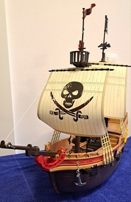PLAYMOBIL Piratenschiff 5135   mit viel Zubehör & 2 Piraten gebraucht