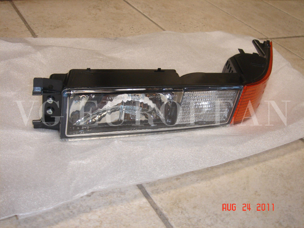 BMW E31 8-Series Genuine Front Right Turn Signal Light NEW 840ci
