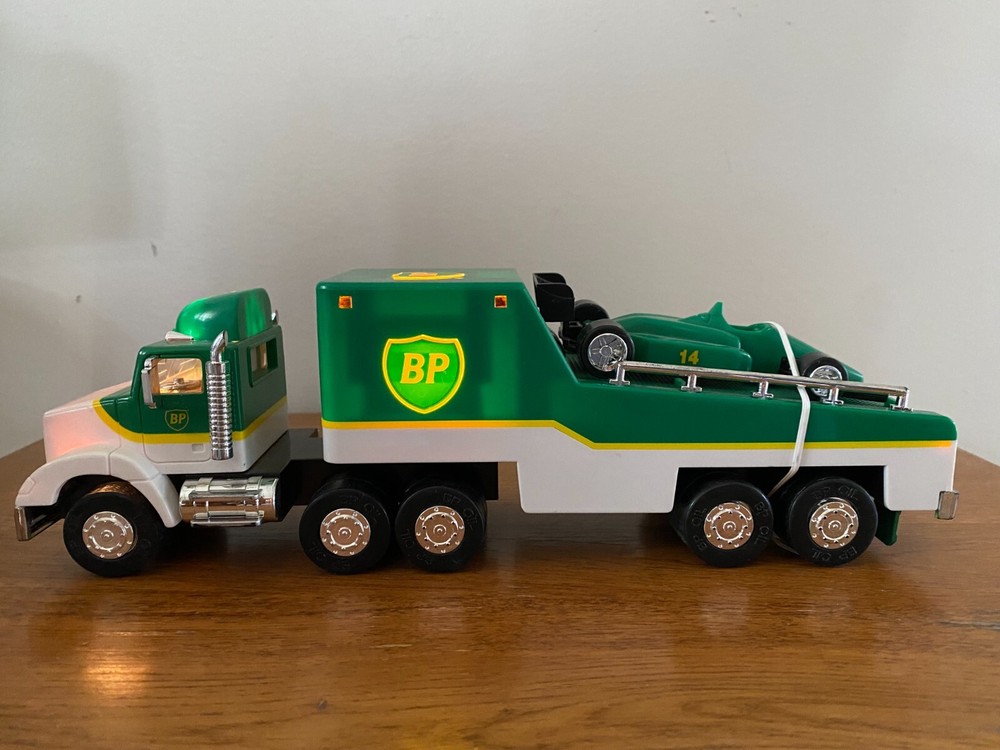 BP Toy Race Car Carrier 1993 Limited Edition working lights w/Formula 1 Race Car