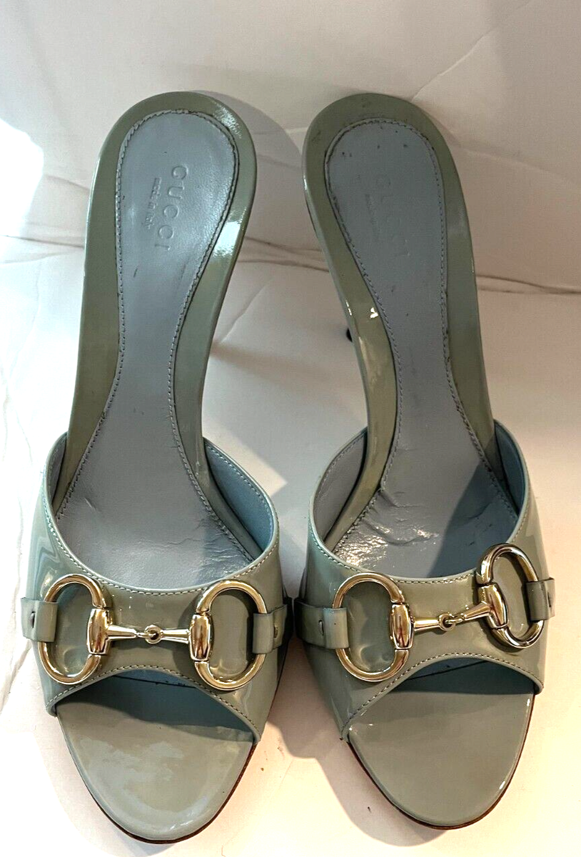 GORGEOUS GUCCI BLUE PATENT LEATHER HORSEBIT ACCENT MEDIUM HEEL