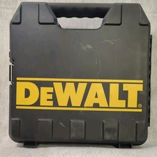 Taladro eléctrico con cable Dewalt 3/8" Vsr modelo 120V # DWD110 con nivel de caja sin llave