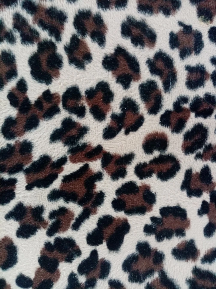 CHAISES DE SALON EN HETRE CLAIR ASSISE TISSU STYLE LEOPARD/DESSOUS GRIS A LUNITE - Photo 3/4