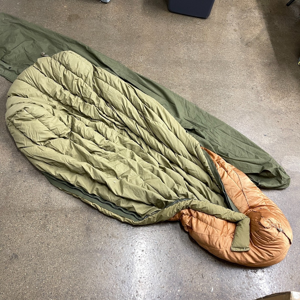 Vintage US Military M-1945 Mountain Regular Sleeping Bag Vintage US Military M-1945 Mountain Regular Sleeping Bag