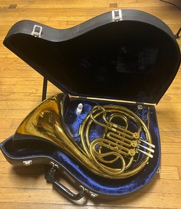 QUALITY! KING CLEVELAND U.S.A. SINGLE FRENCH HORN + KING CASE